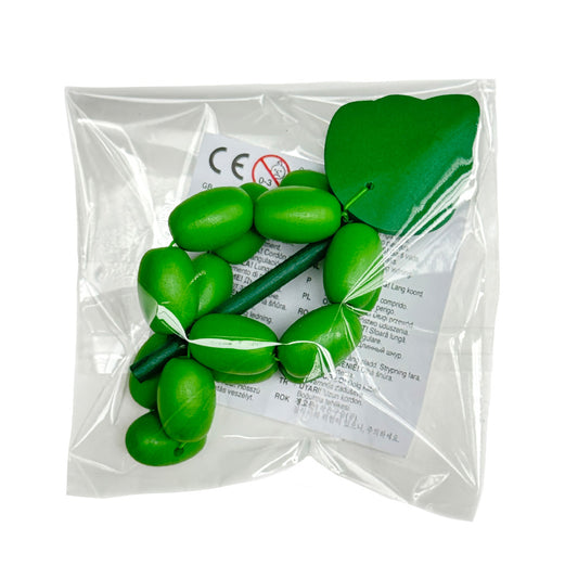 loose wooden fruits - green grapes